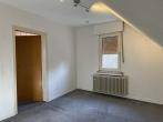 Schlafzimmer (3) DG - Freistehendes Zweifamilienhaus in Kirchhörde-Selbst einziehen oder vermieten