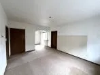 Wohn- und Esszimmer EG rechtes Haus - Sanierungsbedürftige Doppelhaushälfte auf großem Grundstück in Dortmund-Brackel