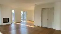 Wohnbereich mit Eingang zur Küche - Exklusive Erdgeschoßwohnung mit Tiefgarage und Personenaufzug im Stadtgartenviertel Hagen