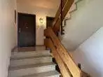 Hasuflur mit Wohnungseingangstür - Sehr gepflegte Eigentumswohnung mit Loggia inklusive Gartengrundstück in zentraler Lage von Gevelsberg