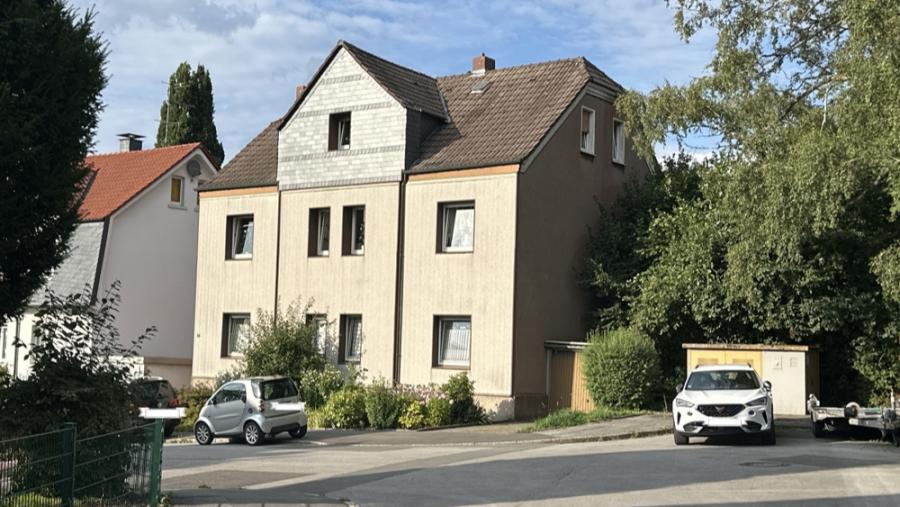 Freistehend und vermietet. Zweifamilienhaus auf großem Grundstück in Dortmund – Kirchhörde, 44229 Dortmund / Kirchhörde, Zweifamilienhaus