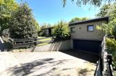 Außenansicht mit Garage - Rarität in Bochum-Stiepel: Charmantes freistehendes Einfamilienhaus mit weitläufigem Grundstück