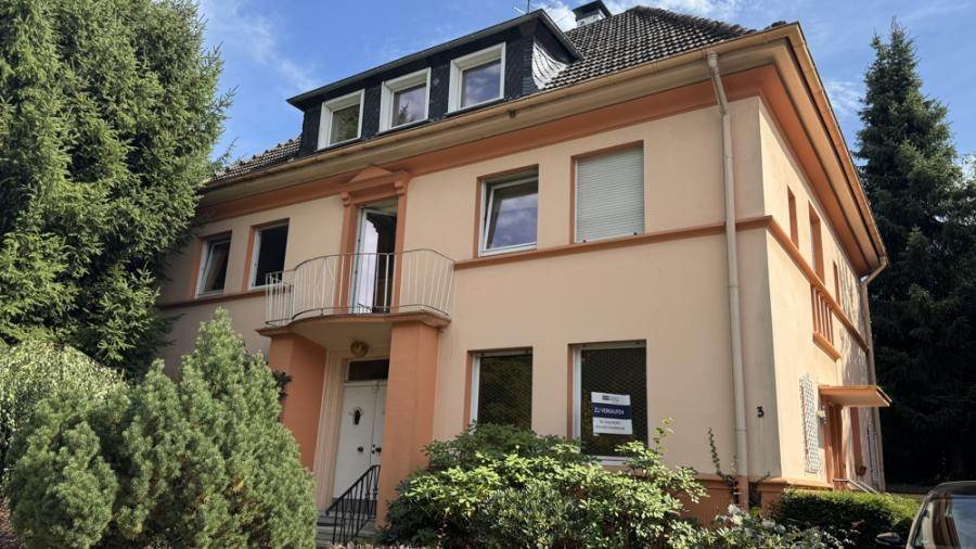 Ruhig aber doch mitten drin! Liebhaber-Stadtvilla auf weitläufigem Gartengrundstück in Gevelsberg, 58285 Gevelsberg, Einfamilienhaus