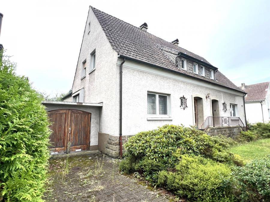 Sanierungsbedürftige Doppelhaushälfte in Dortmund-Brackel, 44309 Dortmund / Brackel, Doppelhaushälfte