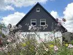 Gartenansicht - Idylle und Ruhe: Großes Gartenparadies mit Bestandshaus zur Sanierung.