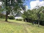 Gartenansicht - Idylle und Ruhe: Großes Gartenparadies mit Bestandshaus zur Sanierung.