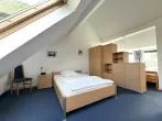 Schlafzimmer DG - Familien aufgepasst: 180 m² Reihenendhaus mit Garten + Dachterrasse in beliebter Lage in Hattingen