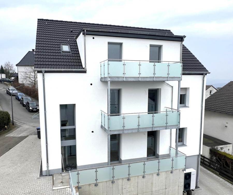 Kernsanierte Kapitalanlage mit Altbaucharme! 3 Fam.-Haus mit Stellplätzen in Wetter-Grundschöttel, 58300 Wetter, Mehrfamilienhaus